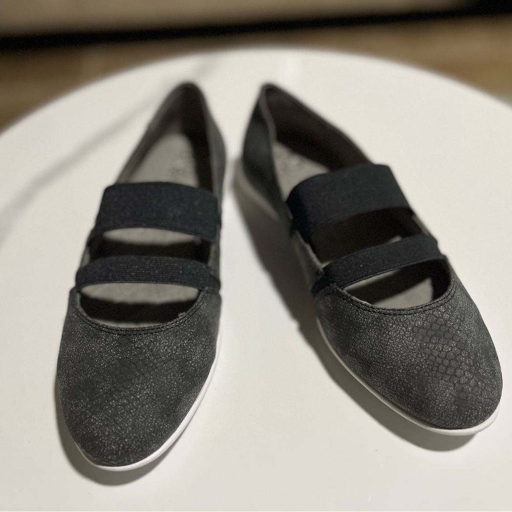 AEROSOLES Black Textured Flats